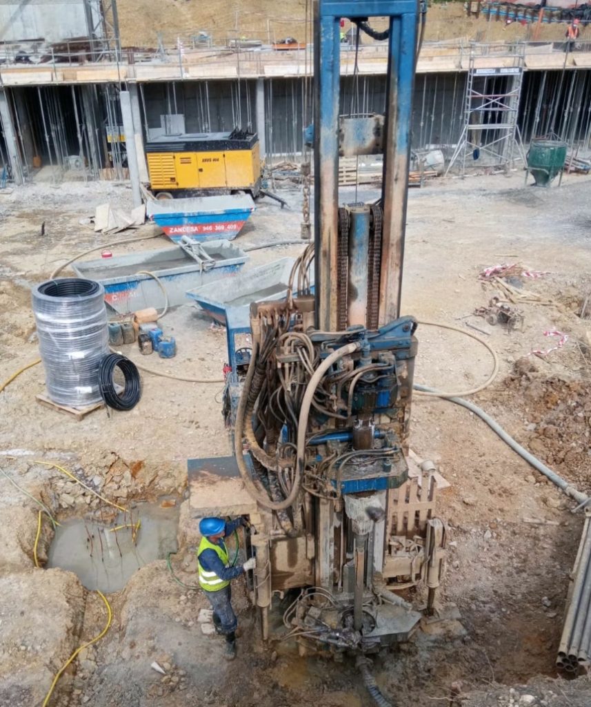 Máquina de perforación en construcción